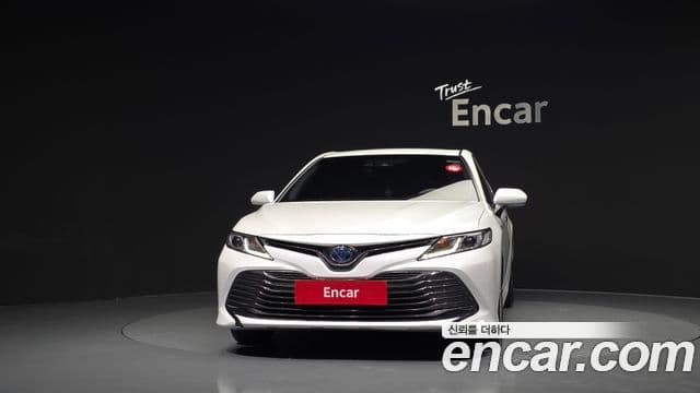 Toyota Camry 2019 — Photo 6/31