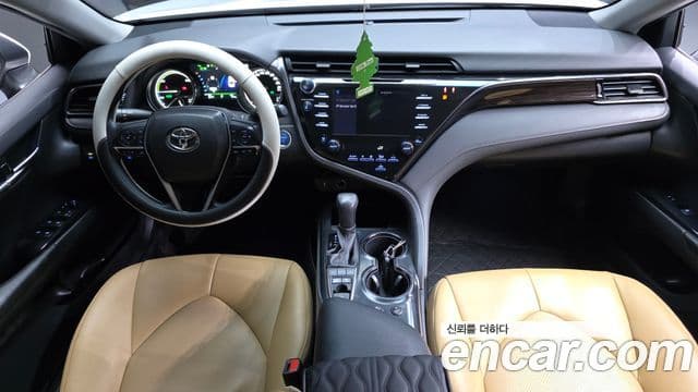 Toyota Camry 2019 — Photo 1/31