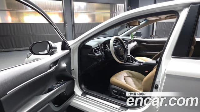 Toyota Camry 2019 — Photo 2/31