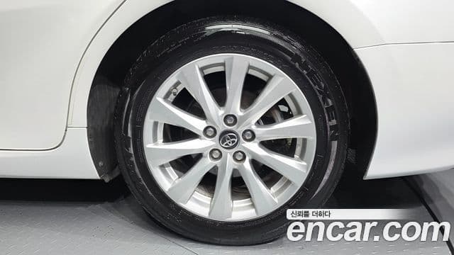 Toyota Camry 2019 — Photo 14/31