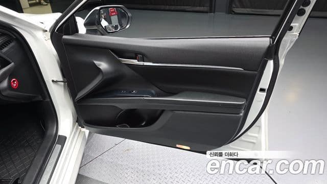 Toyota Camry 2019 — Photo 7/31