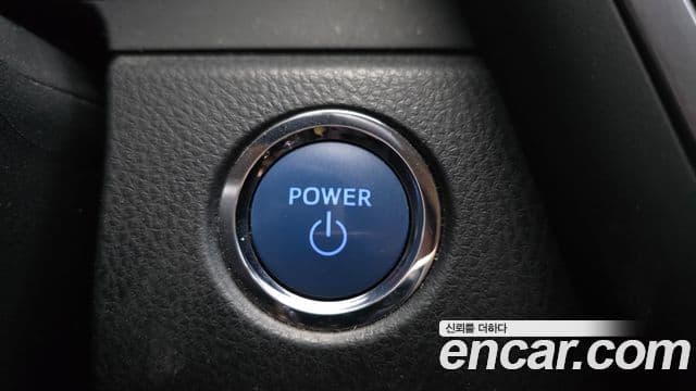 Toyota Camry 2019 — Photo 17/31