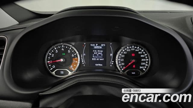 Jeep Renegade 2022 — Şəkil 28/32