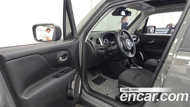 Jeep Renegade 2022 — Şəkil 17/32