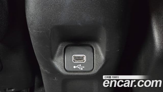 Jeep Renegade 2022 — Şəkil 23/32