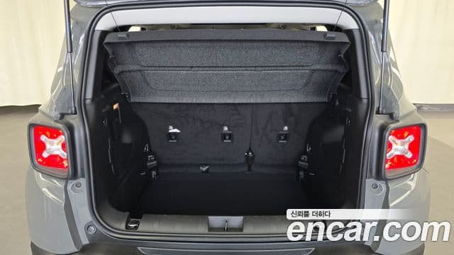 Jeep Renegade 2022 — Şəkil 27/32