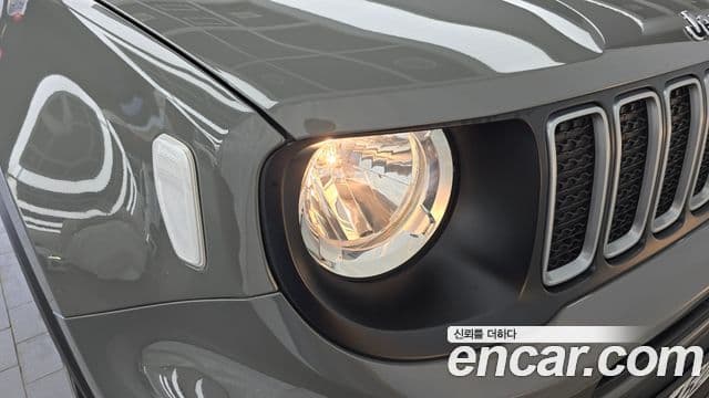 Jeep Renegade 2022 — Şəkil 30/32