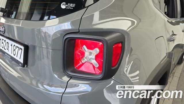 Jeep Renegade 2022 — Şəkil 31/32