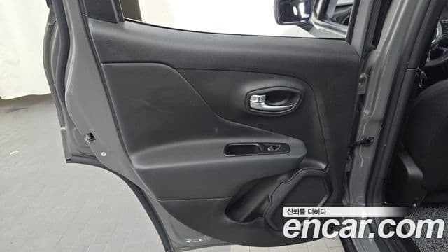 Jeep Renegade 2022 — Şəkil 1/32