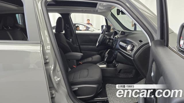 Jeep Renegade 2022 — Şəkil 15/32