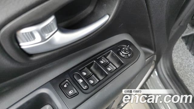 Jeep Renegade 2022 — Şəkil 32/32