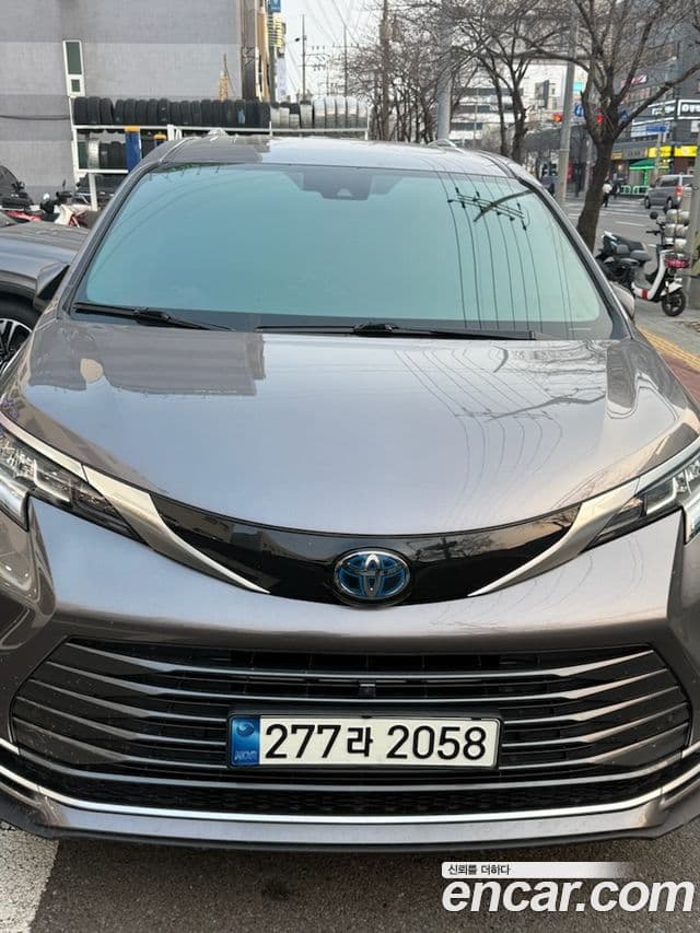 Toyota Sienna 2021 — Photo 5/5
