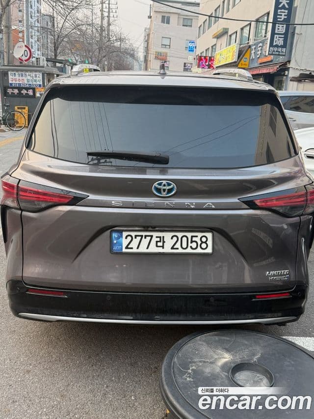 Toyota Sienna 2021 — Photo 3/5