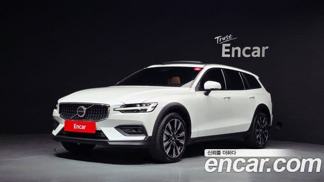 Volvo V60 Cross Country 2025 — Фото 1/20