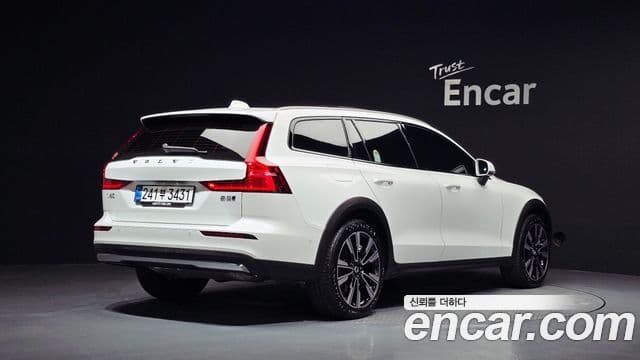 Volvo V60 Cross Country 2025 — Фото 2/20