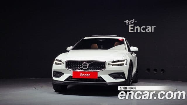 Volvo V60 Cross Country 2025 — Фото 3/20