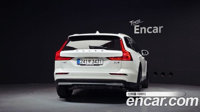 Volvo V60 Cross Country 2025 — Фото 4/20