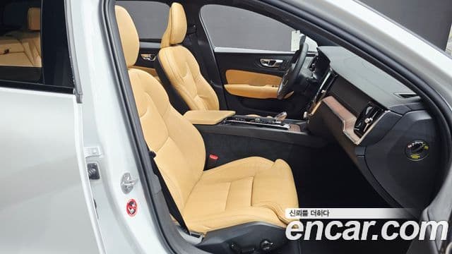 Volvo V60 Cross Country 2025 — Фото 12/20