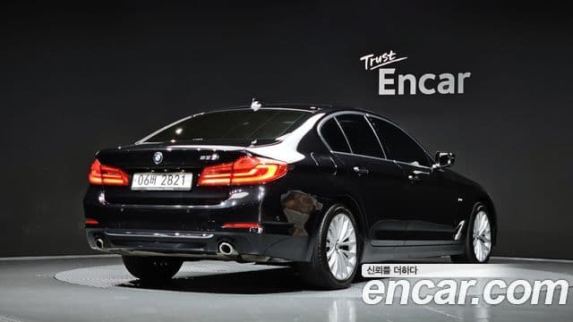 BMW 5 Series 2018 — Photo 21/32
