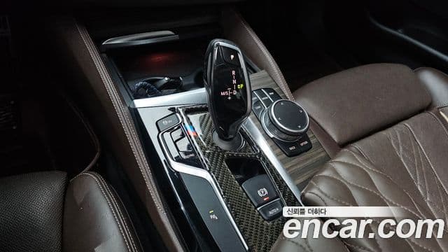 BMW 5 Series 2018 — Photo 26/32