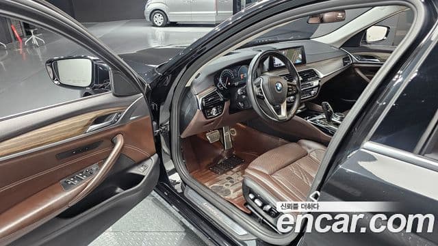 BMW 5 Series 2018 — Photo 15/32
