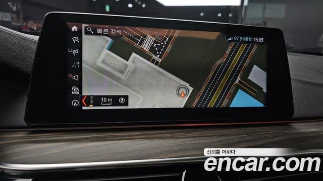BMW 5 Series 2018 — Photo 23/32
