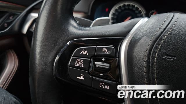BMW 5 Series 2018 — Photo 19/32