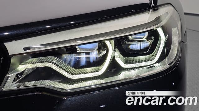 BMW 5 Series 2018 — Photo 31/32