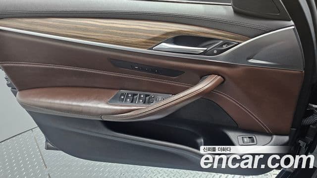 BMW 5 Series 2018 — Photo 4/32