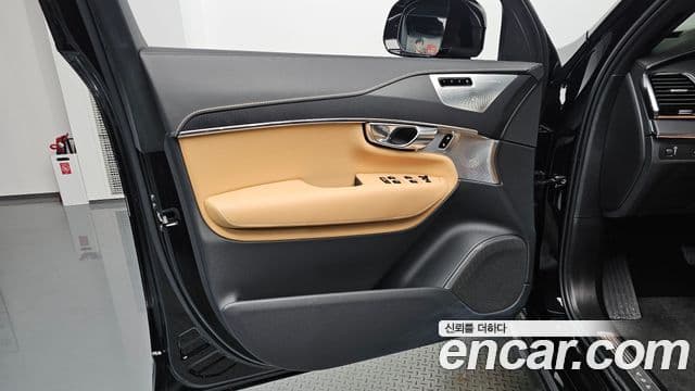 Volvo XC90 2021 — Şəkil 29/36