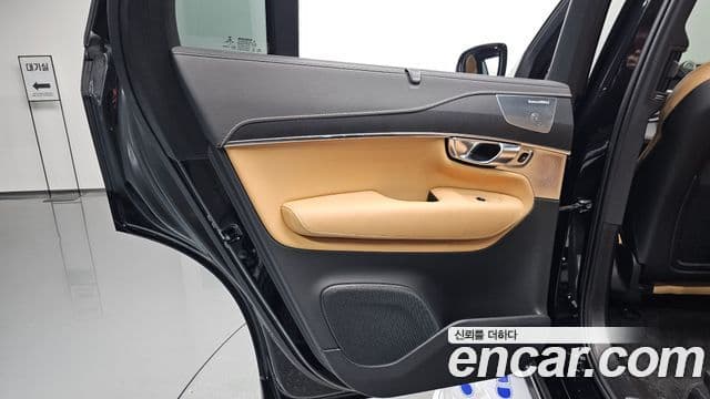 Volvo XC90 2021 — Şəkil 9/36