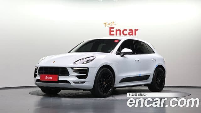 Porsche Macan 2018 — Şəkil 17/31