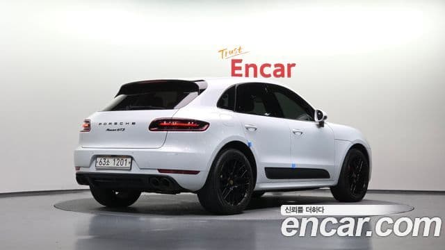 Porsche Macan 2018 — Şəkil 7/31