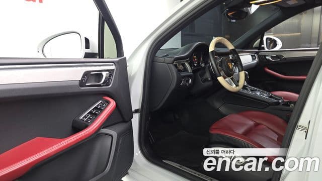 Porsche Macan 2018 — Şəkil 19/31