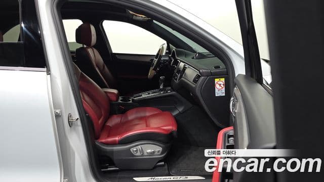 Porsche Macan 2018 — Şəkil 12/31