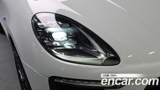 Porsche Macan 2018 — Şəkil 18/31