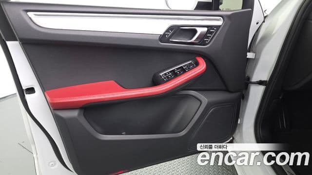 Porsche Macan 2018 — Şəkil 26/31