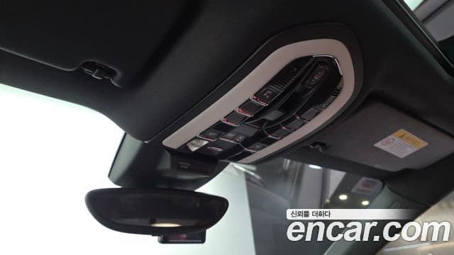 Porsche Macan 2018 — Şəkil 28/31