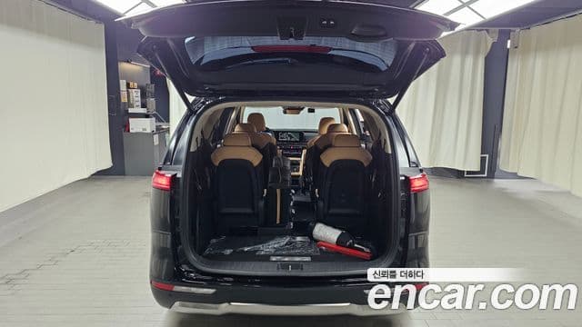 Kia Carnival 2023 — Фото 16/20
