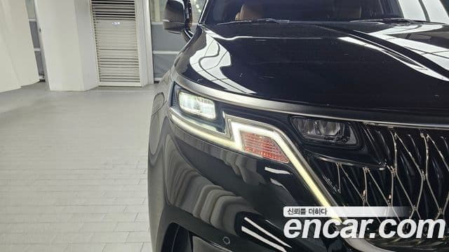 Kia Carnival 2023 — Photo 12/31