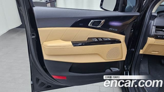 Kia Carnival 2023 — Photo 21/31