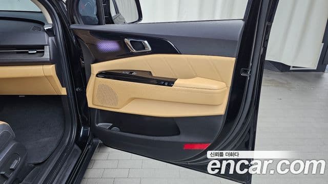 Kia Carnival 2023 — Photo 16/31