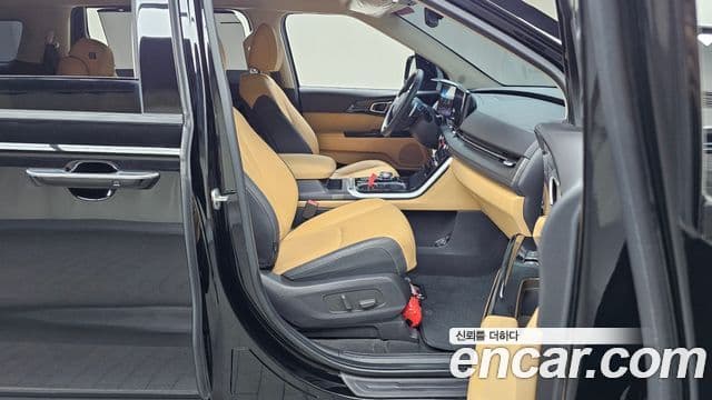 Kia Carnival 2023 — Photo 2/31