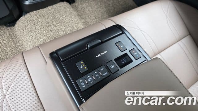 Lexus ES300h 2023 — Фото 19/20