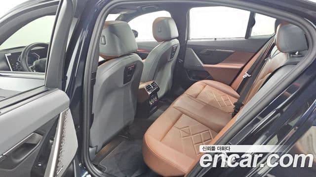 BMW 5 Series 2025 — Şəkil 10/20