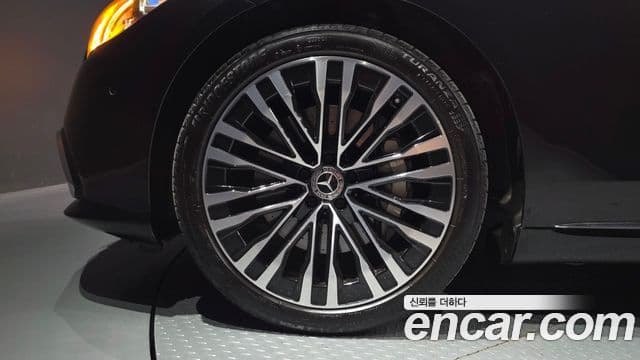 Mercedes-Benz S-Class 2022 — Photo 38/40