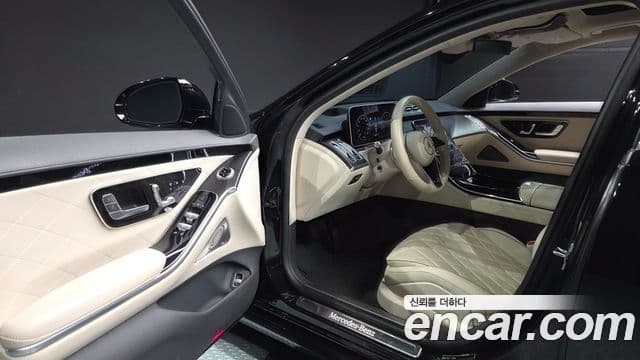 Mercedes-Benz S-Class 2022 — Photo 27/40
