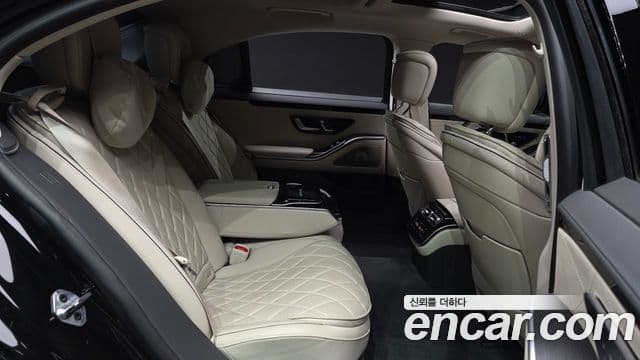 Mercedes-Benz S-Class 2022 — Photo 33/40