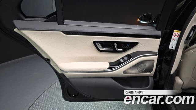 Mercedes-Benz S-Class 2022 — Photo 18/40