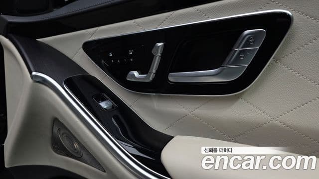 Mercedes-Benz S-Class 2022 — Photo 4/40